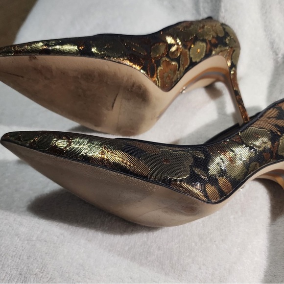 Elegant Gold and Black Women's Heels - Picture 4 of 8